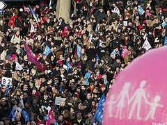 Во Франции cотни тысяч человек вышли на митинг против однополых браков