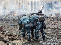 Snipers shooting at policemen in Kiev, 20 injured