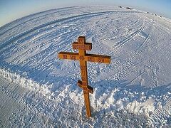 На Северном полюсе установлен поклонный крест