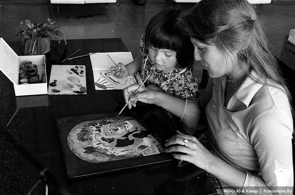 Таня Павлова с дочкой копирует миниатюру Владимира Андреевича «Андрей Рублев»