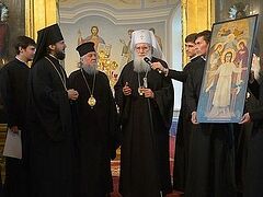 Патриарх Болгарский Неофит поклонился святыням Петербурга