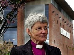 Первая женщина-архиепископ приведена к присяге в Швеции