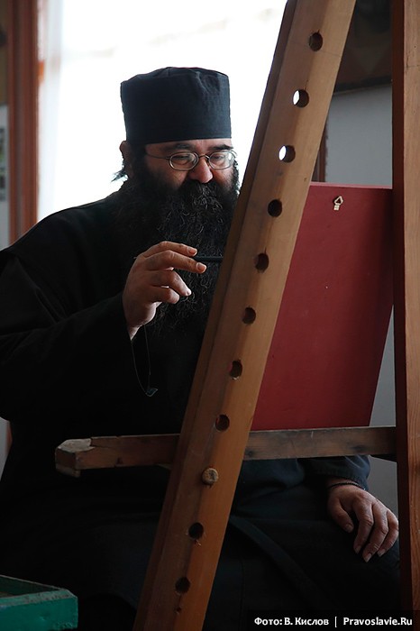 Монах-иконописец