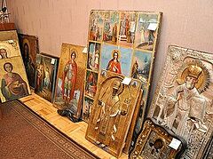 Триста икон изъяты у подозреваемого в ограблении храмов в Костромской области