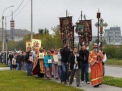 Procession of the cross in support of peace in the world takes place in Yekaterinburg