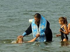 Епископ Карасукский и Ордынский совершил соборное крещение 55 детей (+ ВИДЕО)