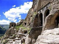 В Грузии разработана программа по спасению пещерного монастыря