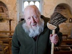 Как британский пенсионер восстановил 1000-летнюю церковь