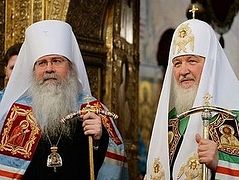 Metropolitan Tikhon concelebrates Liturgy with Patriarch Kirill