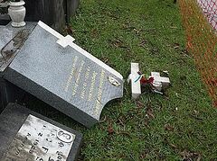 Родственники потрясены осквернением могил на русском кладбище в Сиднее