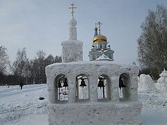 Под Новосибирском проходит V Рождественский фестиваль снежной скульптуры