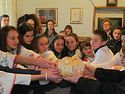 Срби окупљени око славског колача Светоме Сави
