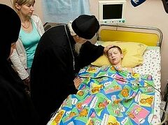 Дети Донбасса, находящиеся на лечении в Москве, получили подарки от Патриарха Кирилла