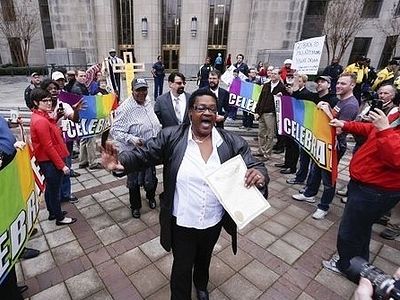 США: 37-й штат легализовал однополые «браки», но судьи отказались их регистрировать