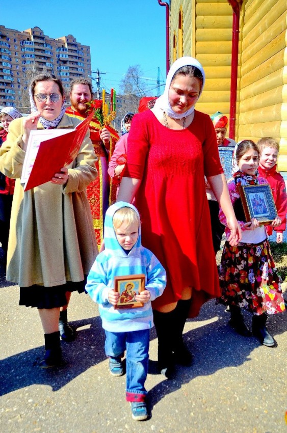 Procession des enfants de Pâques