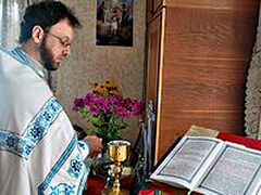 Раскольники продолжают терроризировать семью священника из Угринова