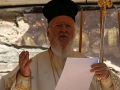 Orthodox patriarch presides over Divine Liturgy in ruins