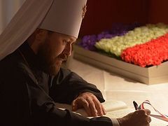 Metropolitan Hilarion Visits French Embassy in Russia to Extend Condolences to French People