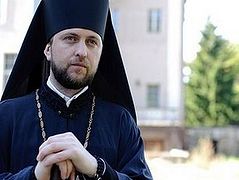 Orthodox priest complains to German authorities about harassment of Christians at refugee camps