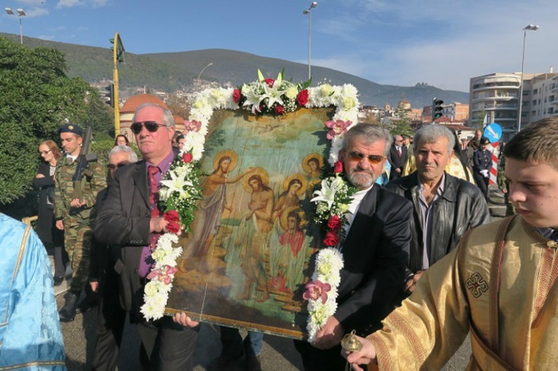 Fthiotida: a procession of the cross towards the sea with an icon of the feast.