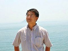 China Frees Lawyer Who Defended 100 Church Crosses