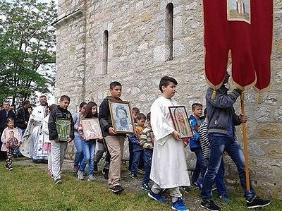 Метохиjа: литургијско сабрање у цркви Свете Недеље у Брњачи
