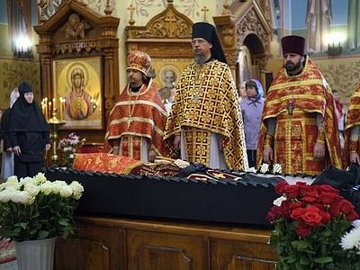 Monks of the Kiev Caves Lavra bid their former abbot a final farewell