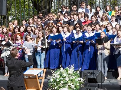 На площади перед Смольным собором Санкт-Петербурга состоялся хоровой фестиваль
