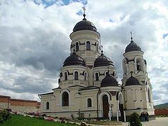 Moldovans trust Church more than politicians - poll