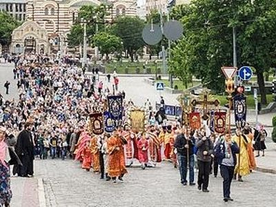 Cross procession for children held in Kharkiv