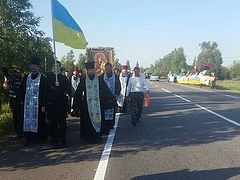 Ukrainian nationalists make a provocation during the all-Ukrainian cross procession