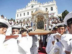 (Photos and Video) Thousands of Greek Orthodox Pilgrims Flock to Tinos for Annual Virgin Mary Commemorations