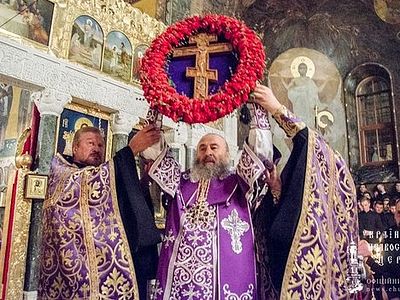 Sign of the cross is a great power, Metropolitan Onuphry says