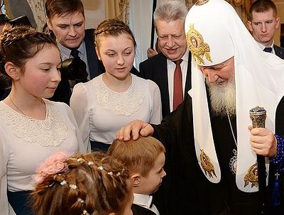 Благодаря участию Патриарха Кирилла раскаявшейся матери вернули оставленную ею новорожденную дочь