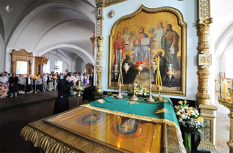 The reliquary of Holy Wonderworker, Sts. Sergius and Herman of Valaam