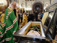 Russian Council of Bishops opens with moleben before relics of St. Tikhon, transferred to Christ the Savior for the event (+ VIDEO)
