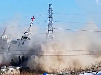 Власти Китая снесли 2 католических храма