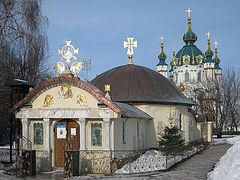Ukrainian nationalists vandalize and set fire at Kiev monastery