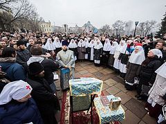 Thousands come out to defend Tithes Monastery from Ukrainian radicals (+ VIDEO)