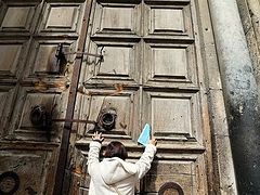 Holy Sepulchre reopens after three-day closure