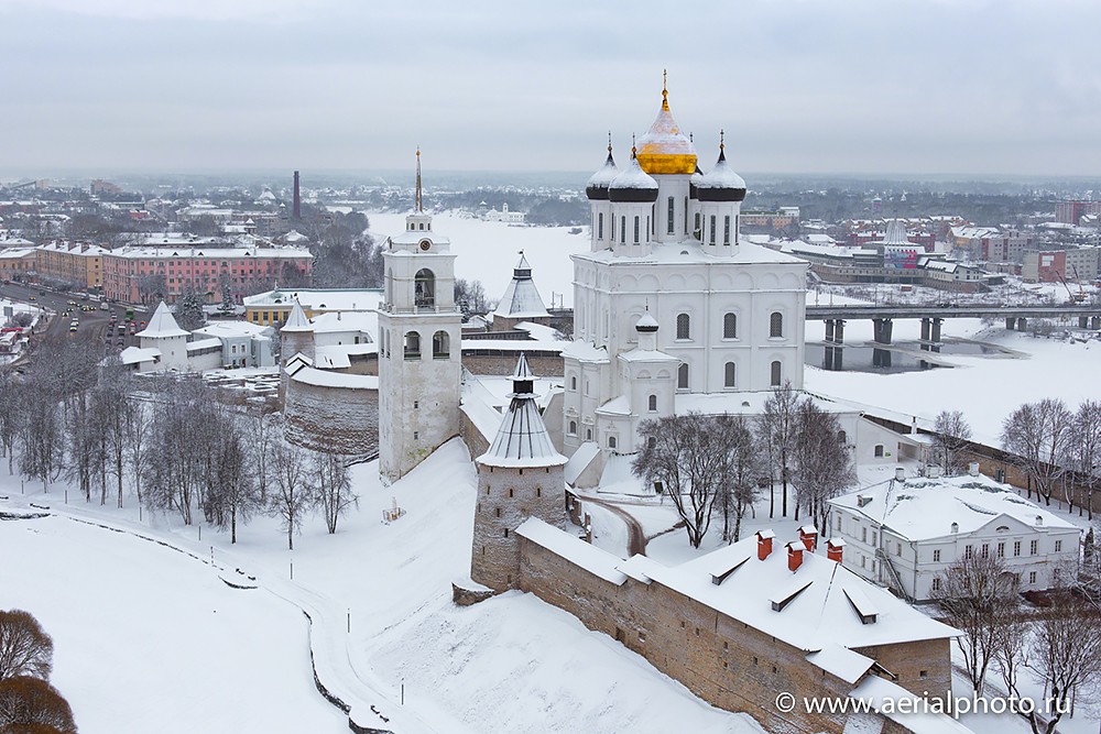 Κρεμλίνο του Πσκοβ. Ιερός Ναός Αγίας Τριάδος