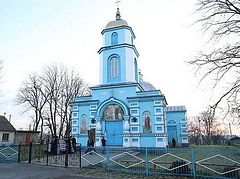 Верующих Украинской Православной Церкви под прицелом заставили покинуть храм села Птичья