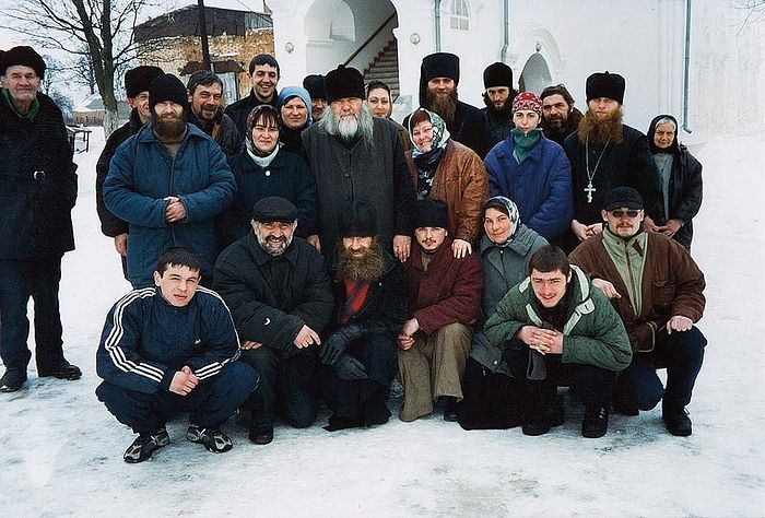 Старец Ипполит с паломниками из Осетии