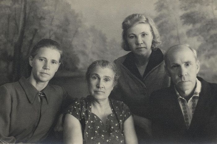 Вера, Зина, Тамара и Анатолий 1957 год г. Хвалынск