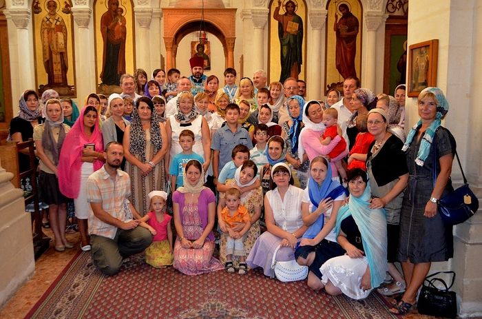 Archpriest Dimitry with parishioners