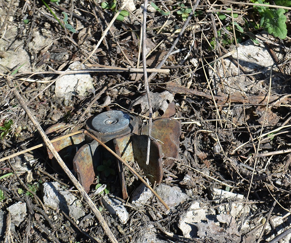 There are many such mine shells in the cemetery