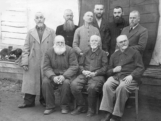 Отец Вячеслав Якобс (стоит крайний справа) в мордовских лагерях