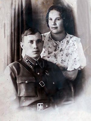 Мама Александра с первым мужем Георгием Ушаковым (погиб в 1942 г.)