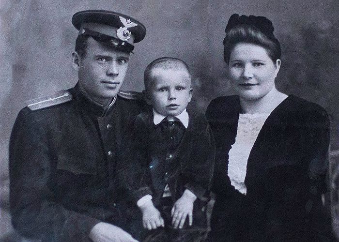 Иван Шендриков с семьей. В мае 2018 г. ему исполнится 99 лет. Держал этот Великий Пост, как и все предыдущие посты, причастился на Пасху