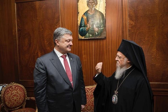 Ukrainian President Poroshenko with Ecumenical Patriarch Bartholomew at a recent meeting in Constantinople. Photo: uninan.info